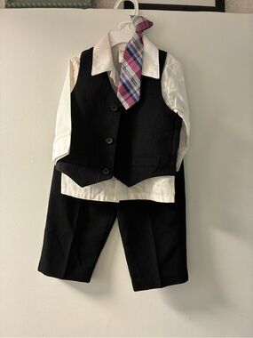 Van Heusen White Dress Shirt with Pink and Blue Plaid Tie